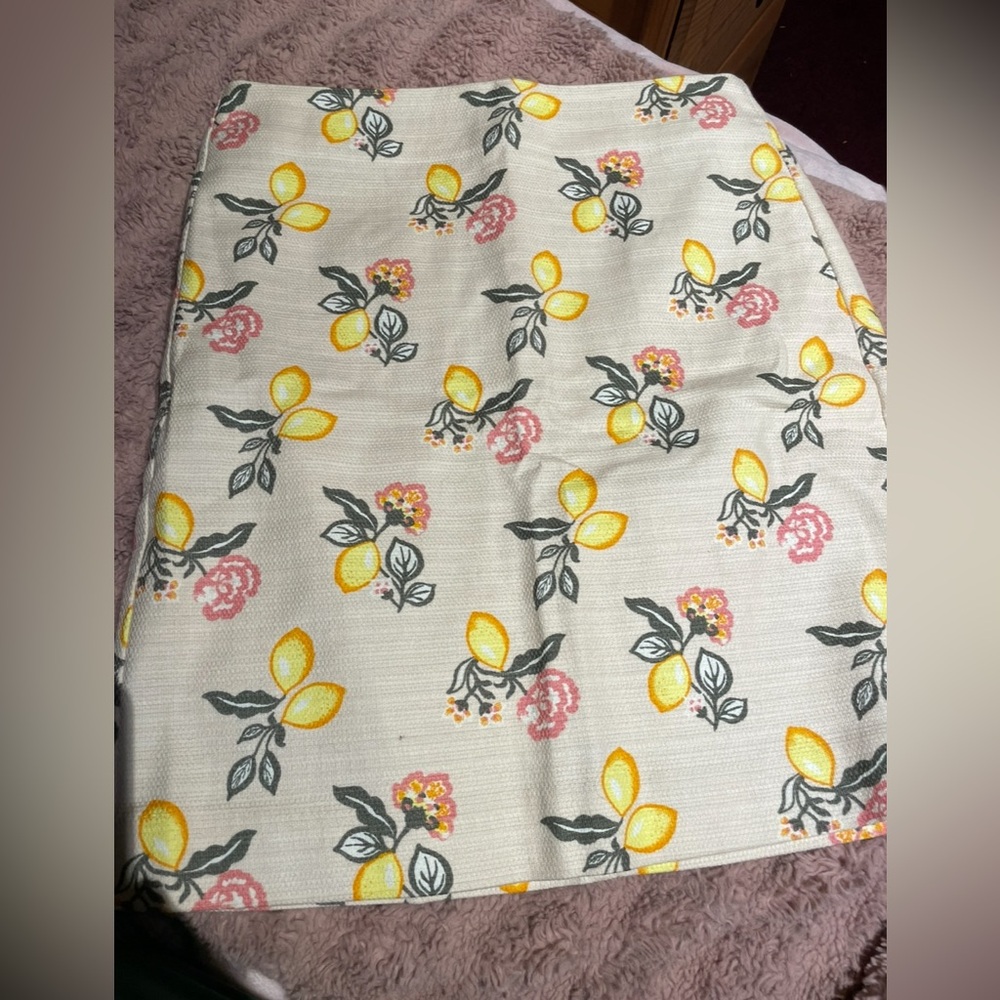 NWOT LOFT Lemon and Flowers Pencil Skirt